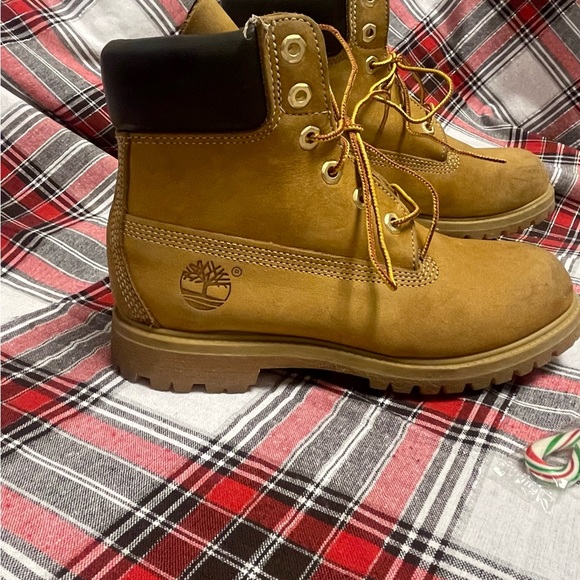 Timberland Women’s sz 7.5 Boot - Picture 2 of 4